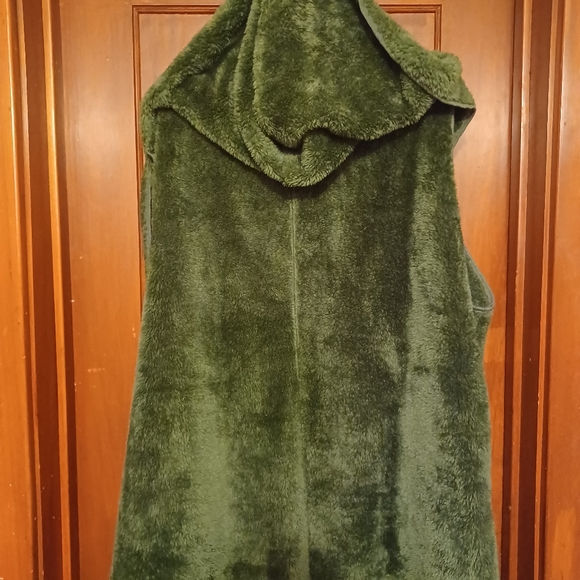 Fuzzy Vest Jacket - Picture 8 of 9